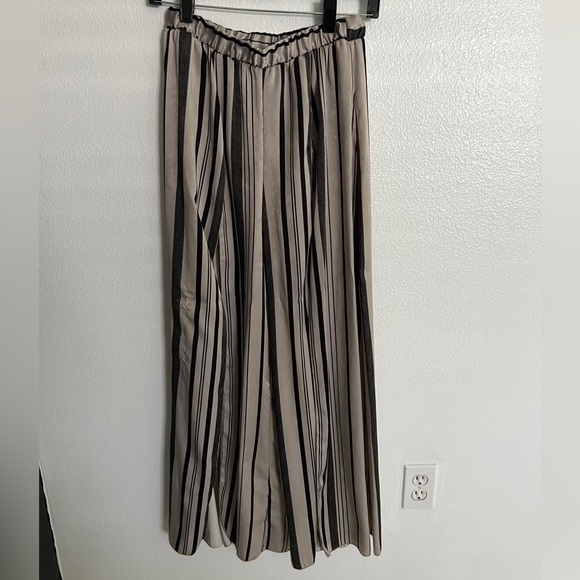 Striped Set - Picture 5 of 7